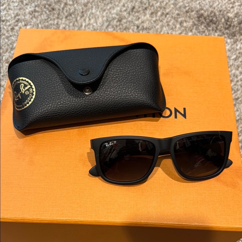 Ray-Ban Matte Black Sunglasses with Case Polarized